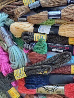 VINTAGE DMC NEEDLEPOINT YARN 34 SKEINS TAPISSERIE 100% PERSIAN WOOL UK & FRANCE